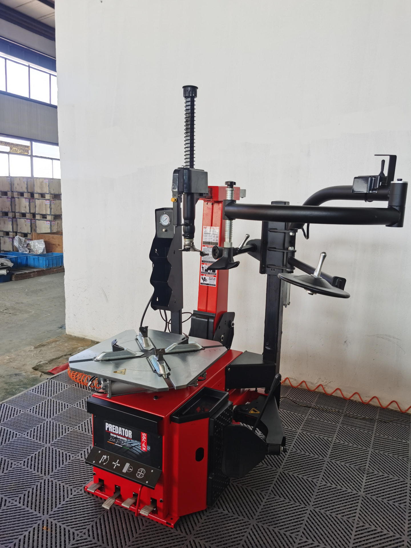 Predator KP-795 Tyre Changer (RFT variant)
